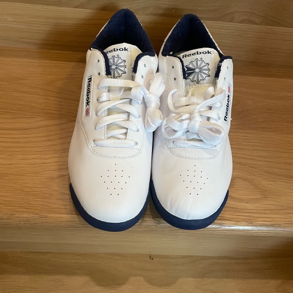 Reebok Princess Supreme 2 Women’s White Casual Shoes Sneakers - Picture 3 of 5